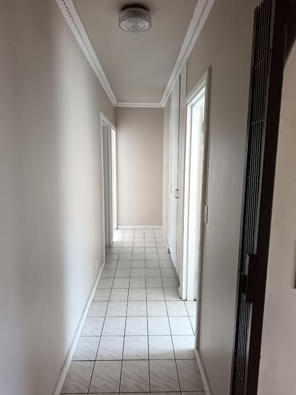 5 Bedroom Property for Sale in Grassy Park Western Cape